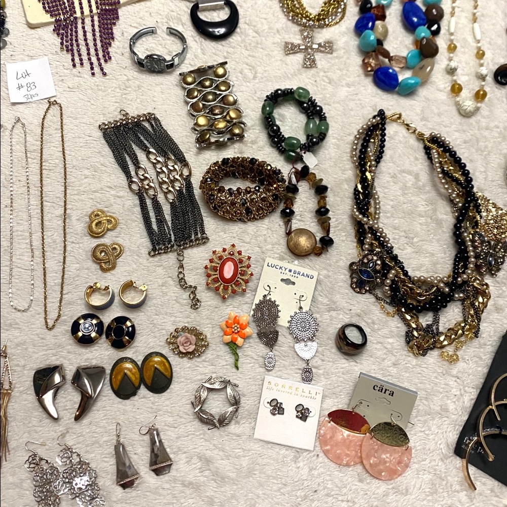 Lot of 50pcs Vintage to Now Jewelry - Picture 4 of 8